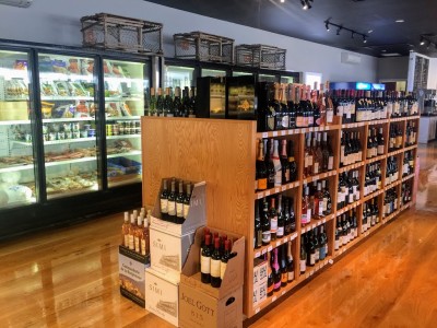 Martha's Vineyard Wine Store: Edgartown Meat & Fish Market