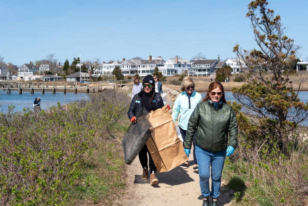 B Good To The Earth - Point B Realty Annual Earth Day Beach Clean-Up
Edgartown 
Martha's Vineyard 
Vineyard Conservation Society 
Community 