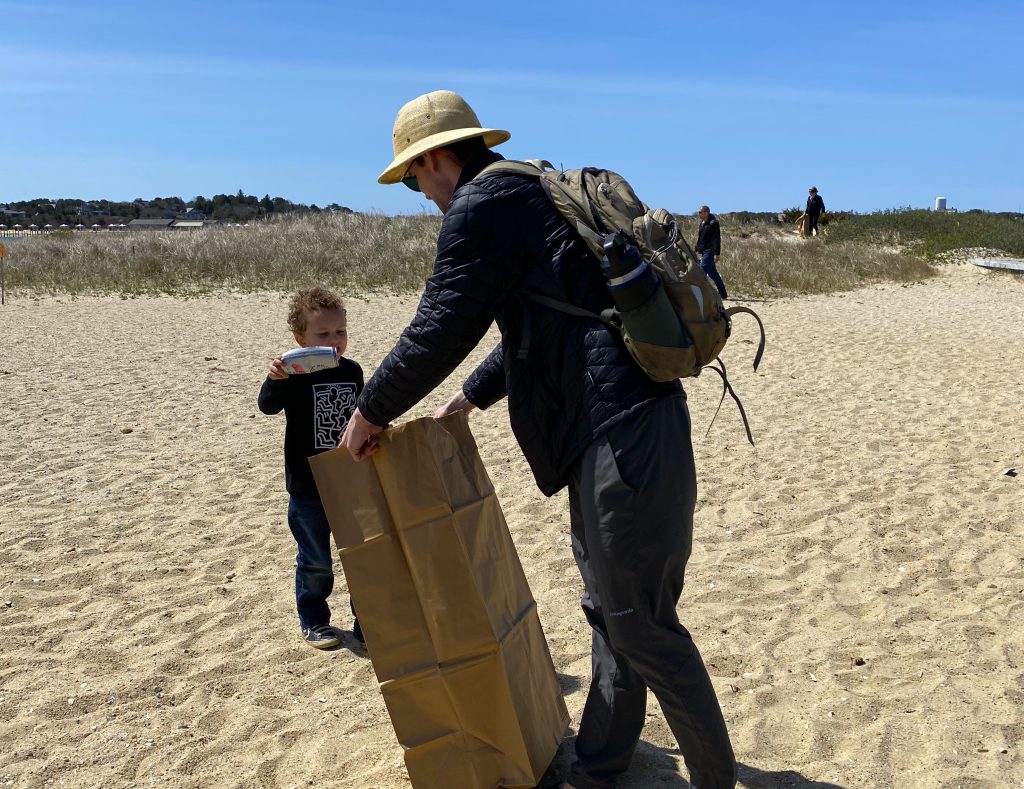 B Good To The Earth - Point B Realty Annual Earth Day Beach Clean-Up
Edgartown 
Martha's Vineyard 
Vineyard Conservation Society 
Community 