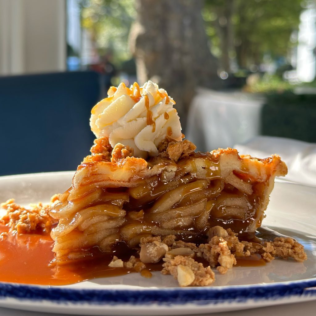 Foodie’s Guide to Fall Flavors on Martha’s Vineyard apple pie